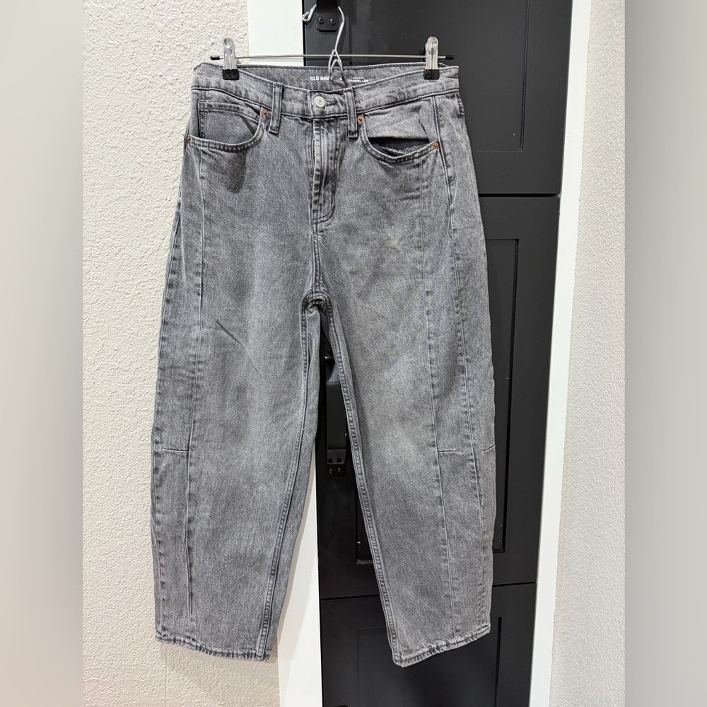Old Navy Women's High-Rise Barrel Leg Jeans in Black Wash. - Picture 5 of 8